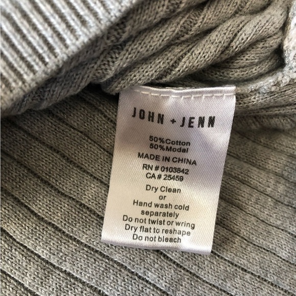 John + Jenn V Neck Ribbed Light Sweater in Grey Size L - Picture 8 of 9
